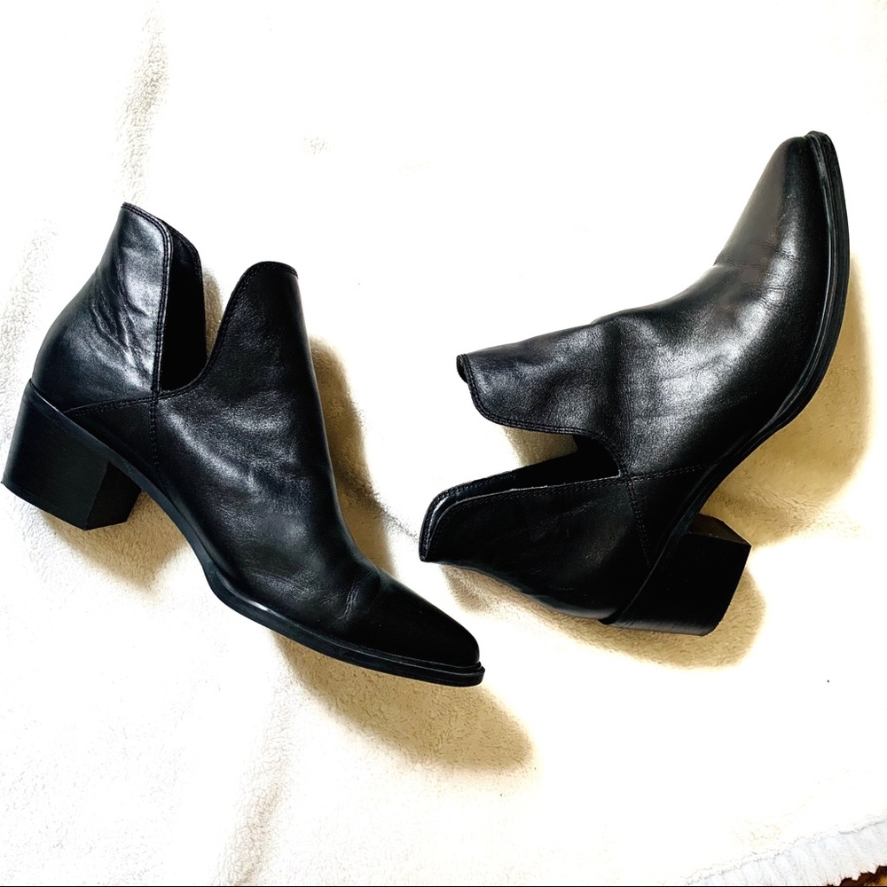 Steve Madden Austin Black Leather Ankle Booties